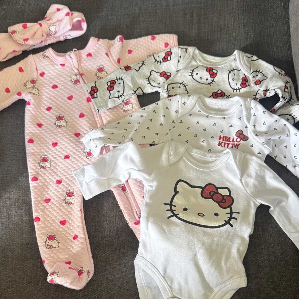 Hello Kitty Pink and White Footies Set